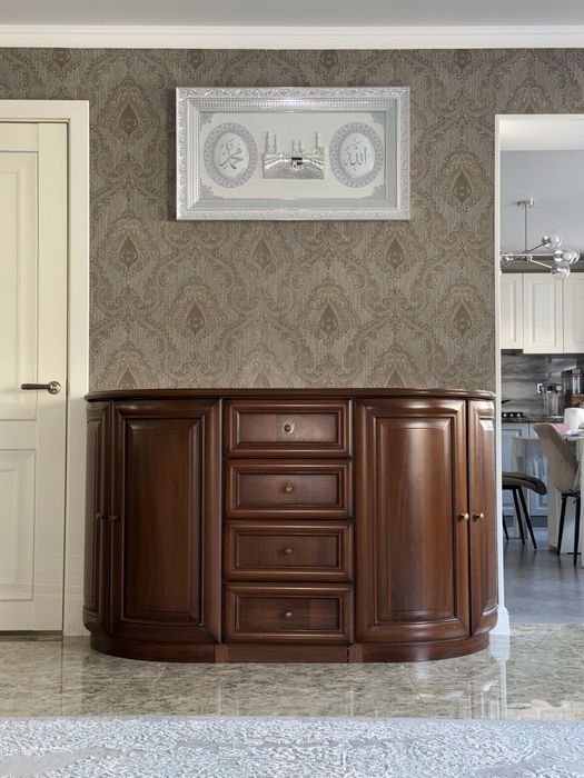 Сервант комод стол со стульями