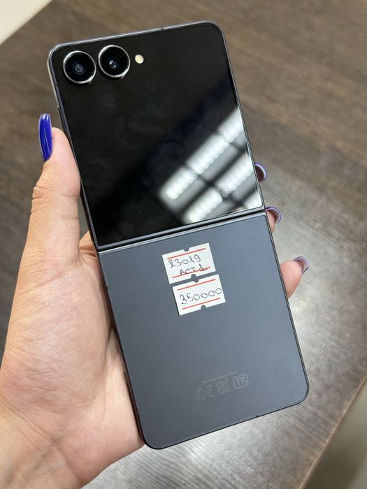 Самсунг galaxy Z Flip7