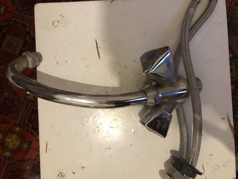 Продается смеситель на кухню