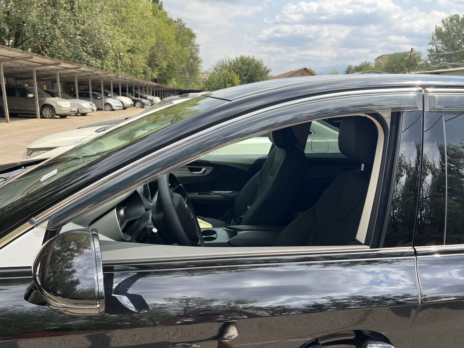 Ветровики Hongqi E-QM5