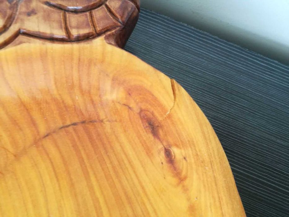 Астау из дерева с дефектом