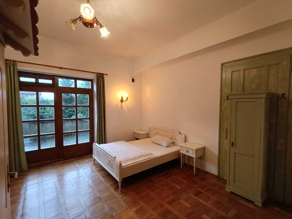 Casa vila interbelica , central, str Iorga, o camera cu terasa