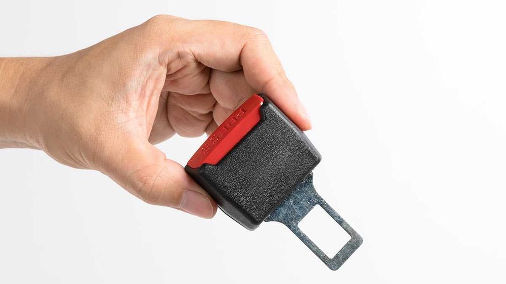 Универсален комплект 2 броя закопчалки за предпазен колан за автомобил