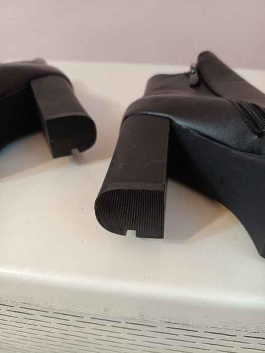 Зимни боти с висок ток