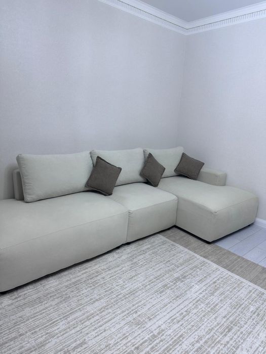 Угловой диван  с подушками