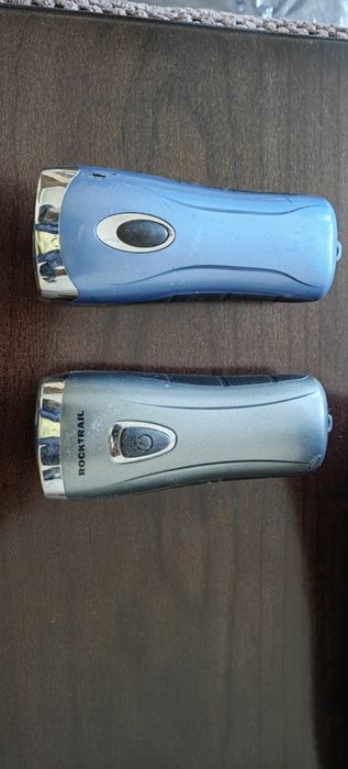 Два броя фенерчета с динамо и лед светлини