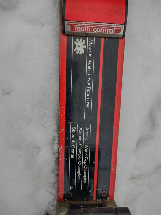 Vând Schiuri Atomic