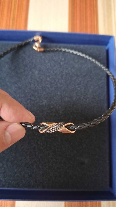 Swarovski Cross Signature lant piele, pandantiv aur roz cristale negre