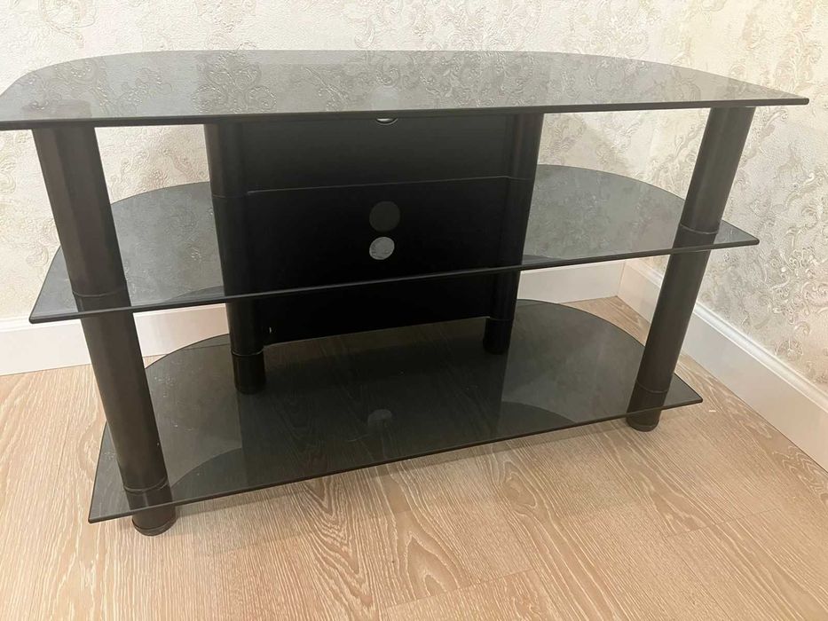Стеклянный столик под телевизор