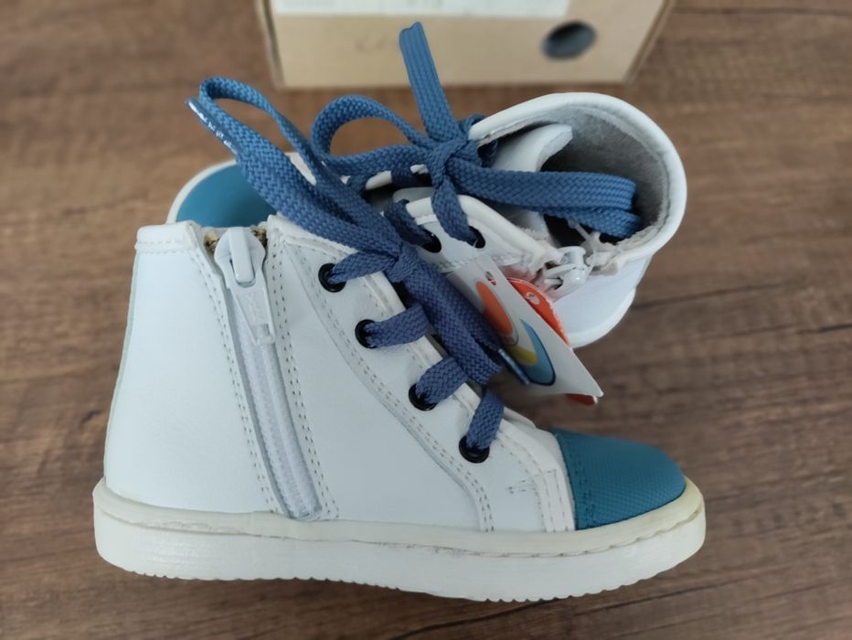 Чисто нови детски кожени кецове Колев и Колев с етикет