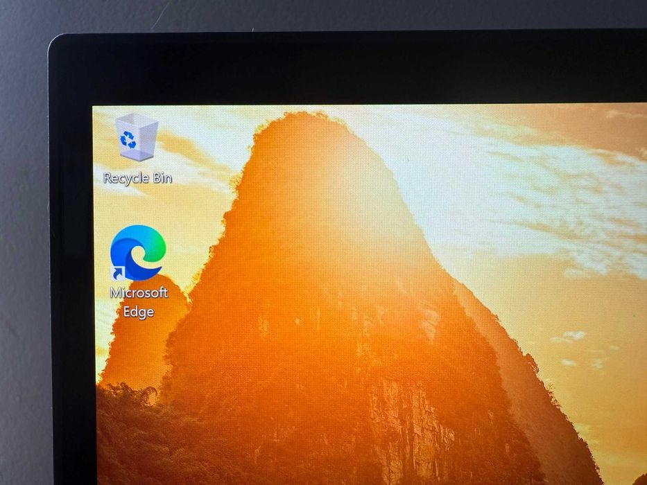 Лаптоп LENOVO P1 Gen2 i9-9880H,64GB RAM, 512GB NVME SSD, OLED 4K Intel