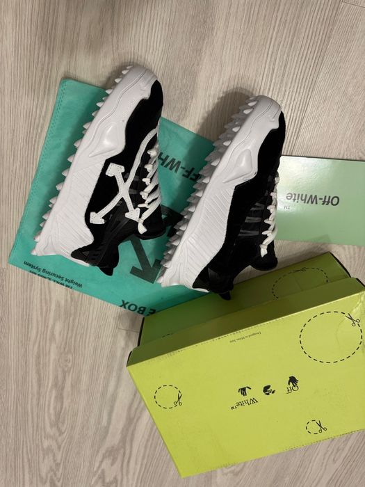 Adidasi Off white odsy 1000