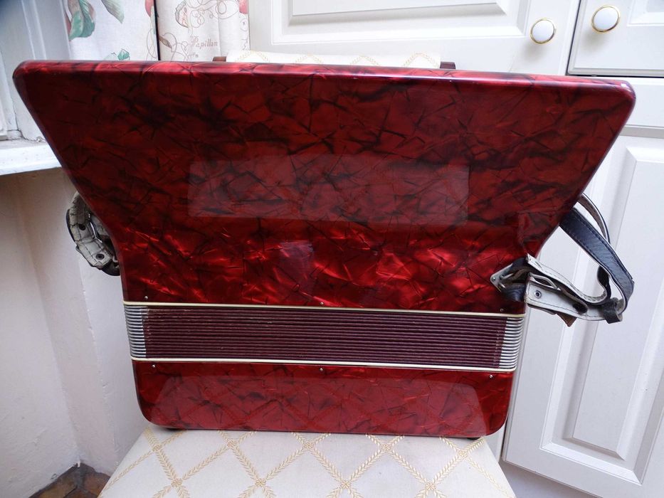 Стар акордеон Велтмайстер 96 баса