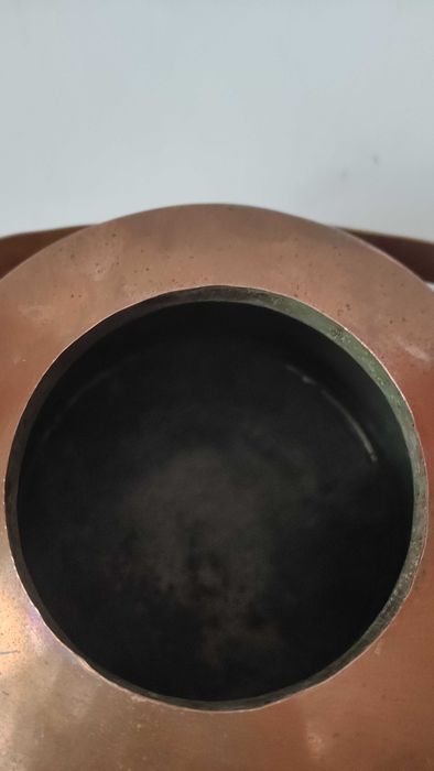 Стар меден чайник с подвижна дръжка и капаче на чучура