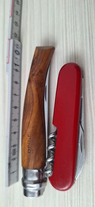 Briceag Opinel no. 8 si Victorinox