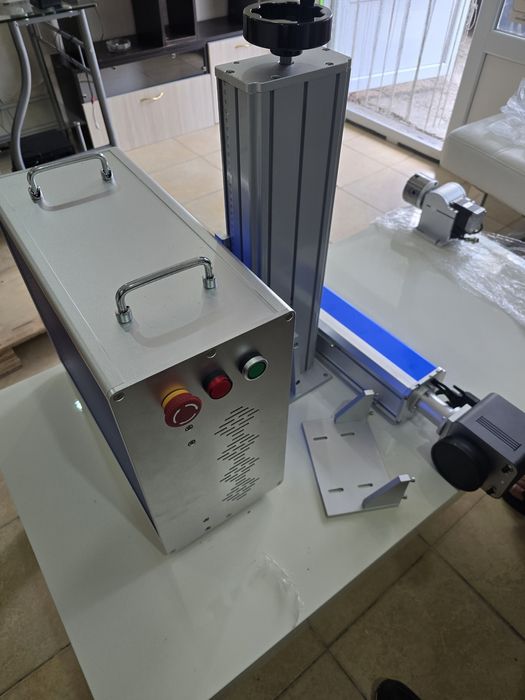 Лазерна машина за гравиране fiber laser 30w