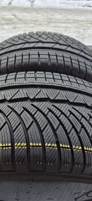 2 anvelope iarna ca noi Michelin 275/40/19.Pretul este pe bucata