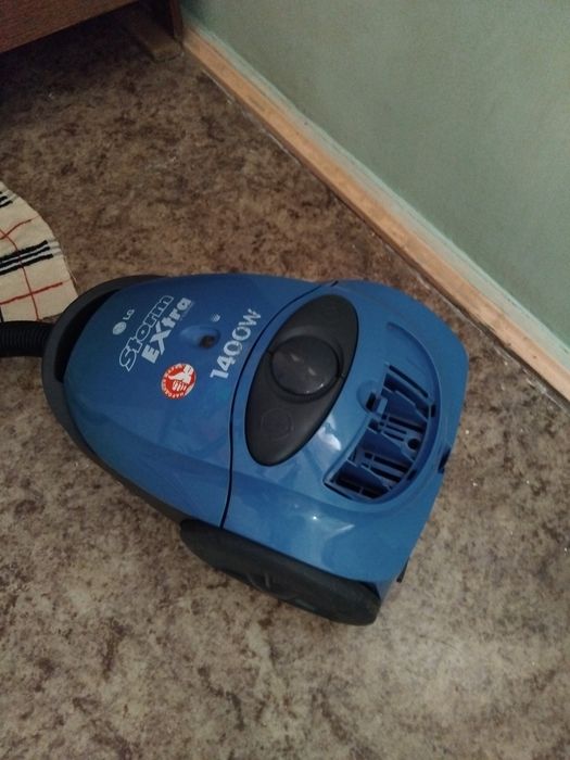Пылесос LG 1400w б.у. в рабочем состоянии