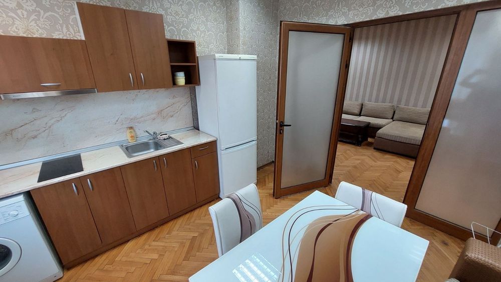 Пет стаен апартамент в центъра на града!