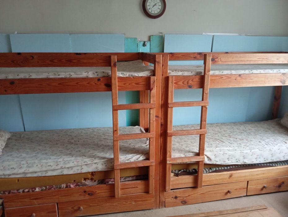 Продавам двуетажни легла, с матраци - 3 бр.