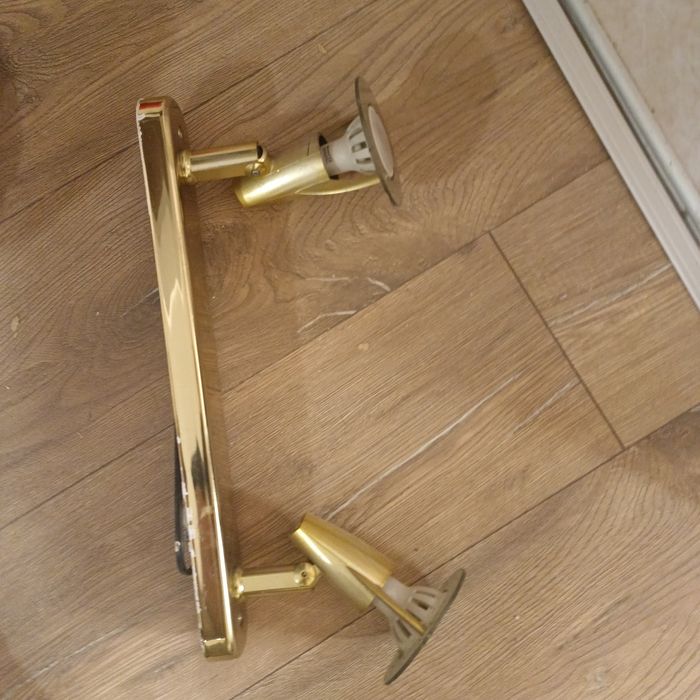 лампа за таван с две крушки