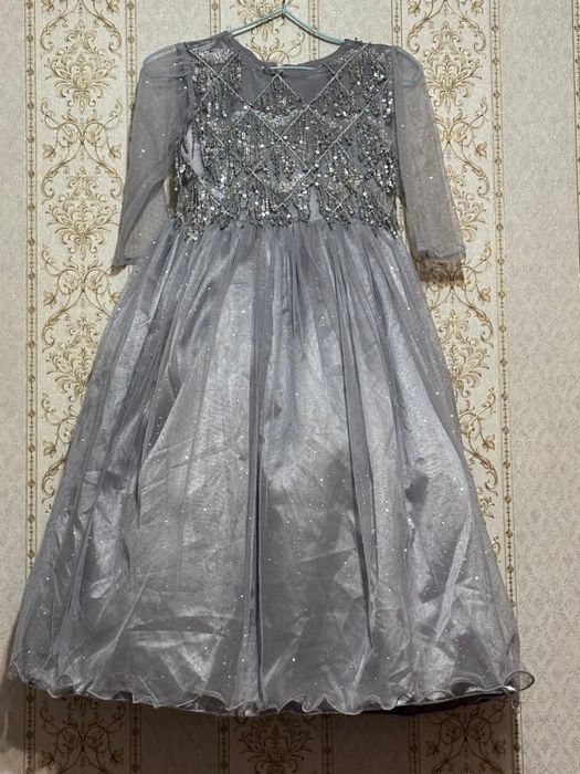 Продам нарядные платья на девочку