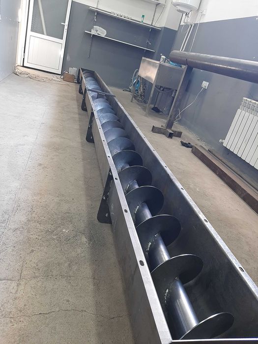 Лотковый шнековый транспортер.