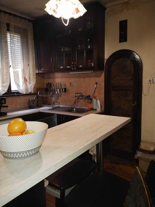 Тристаен с паркомясто в Центъра