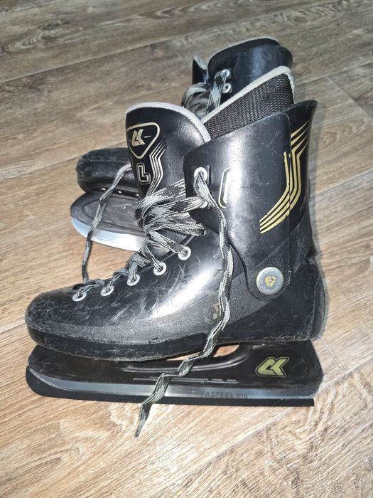 Продам коньки хоккейные