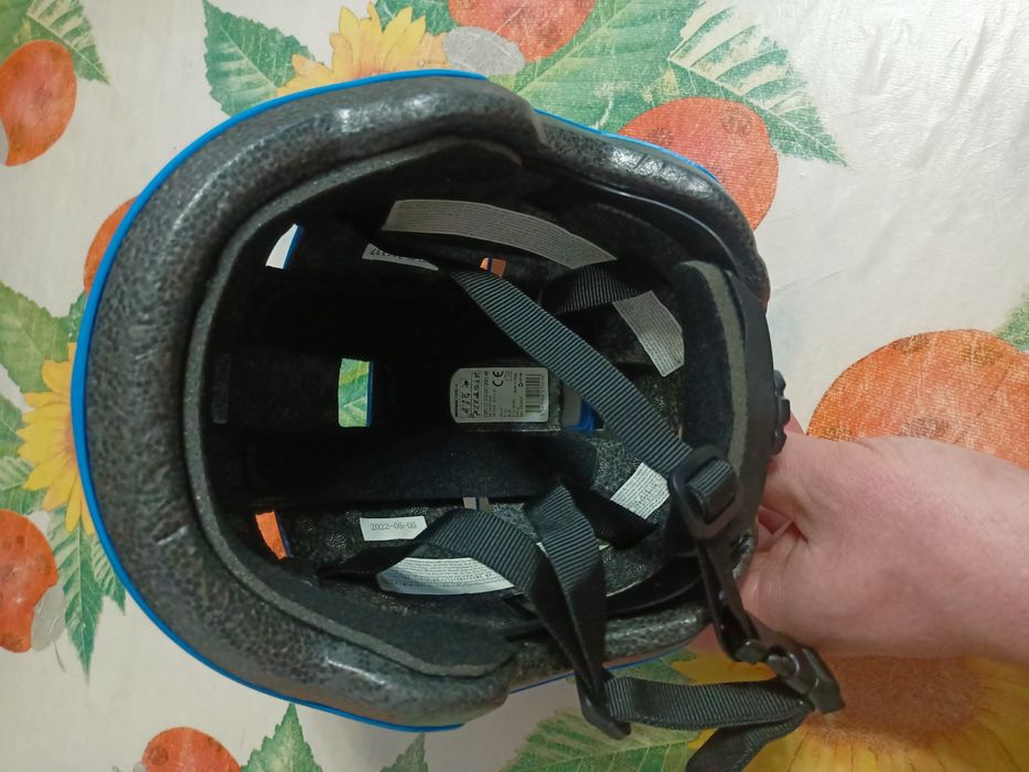 Продам детский шлем, почти новый .