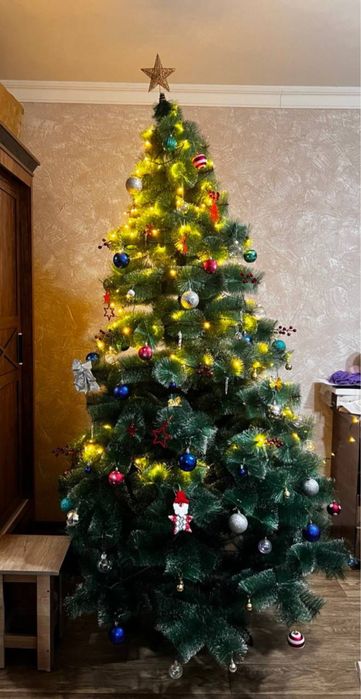 Ёлка новогодняя,заснеженная