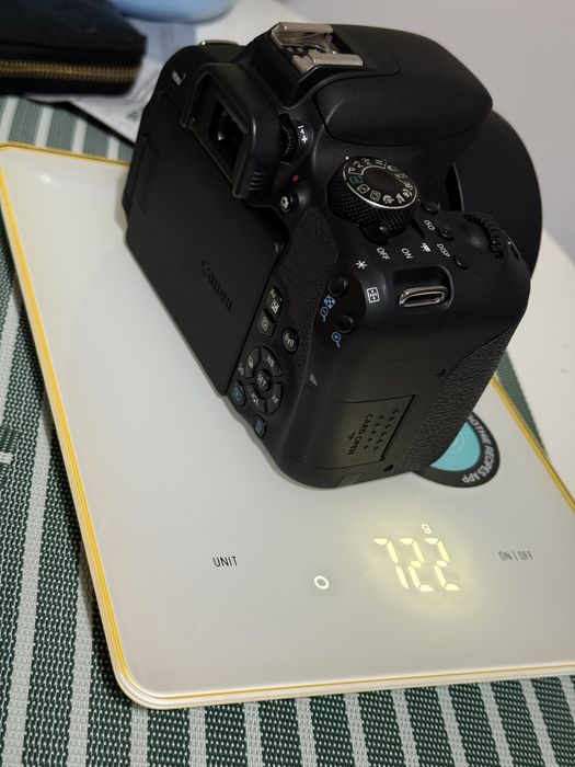 Canon EOS 800D + obiectiv Canon 50mm f1.8