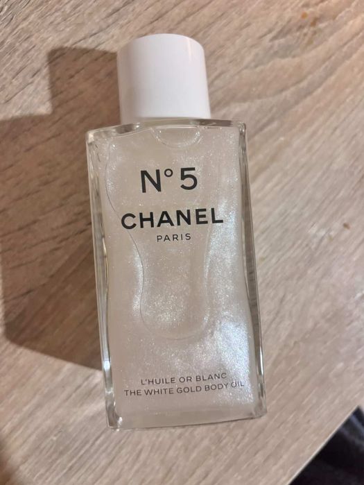 Chanel 5  олио за тяло с бели блестящи частици