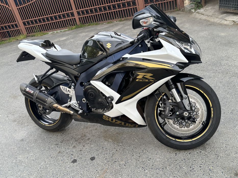 Vand  suzuki gsxr 750 2010 inmatriculat in 2011
