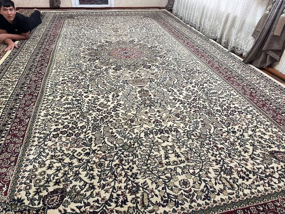 Продаются ковры. Гиламлар сотилади