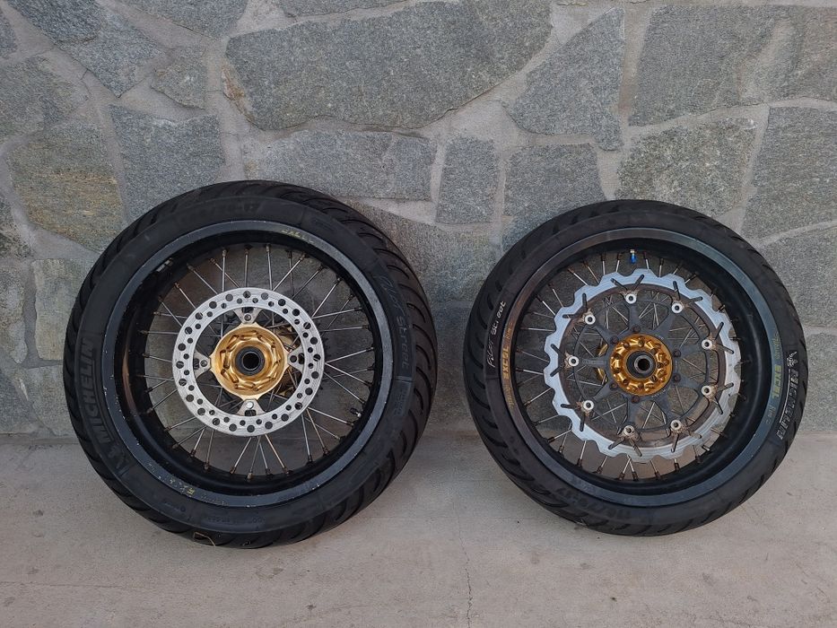 Vând set roți supermoto Takasago Excel