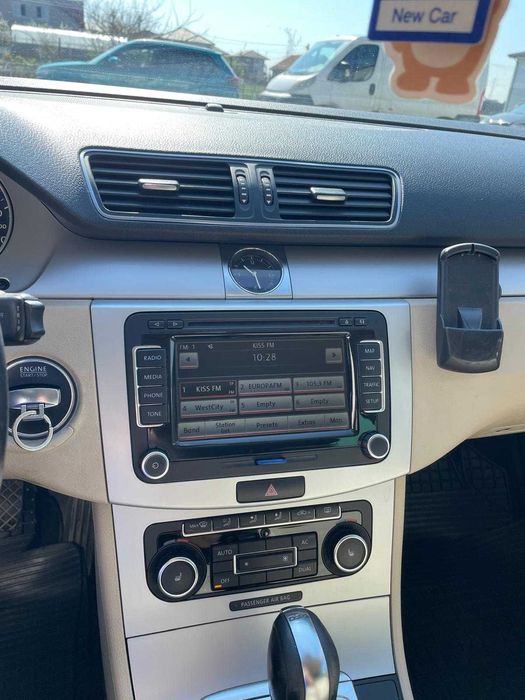 Vând Volkswagen Passat CC, an 2011, culoare neagră, cutie automată DSG, mașină elegantă și confortabilă,