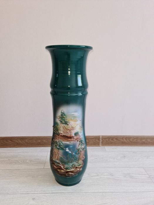 Продам напольную вазу