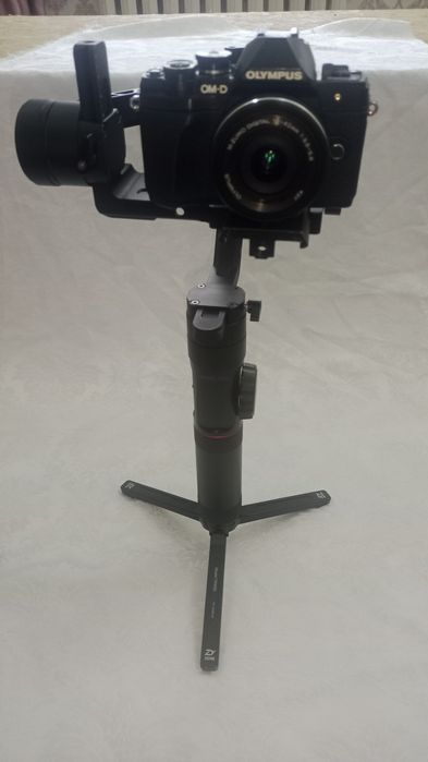 Видеокамера.  OLYMPUS OM-D