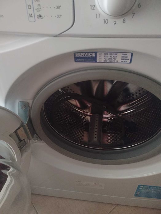 Продавам Пералня INDESIT 5кг