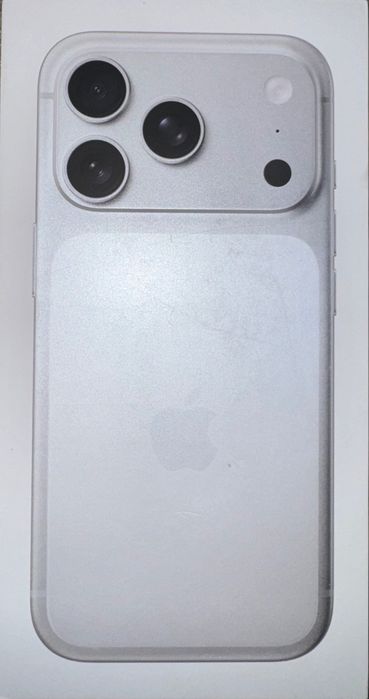 Iphone 17 pro, silver