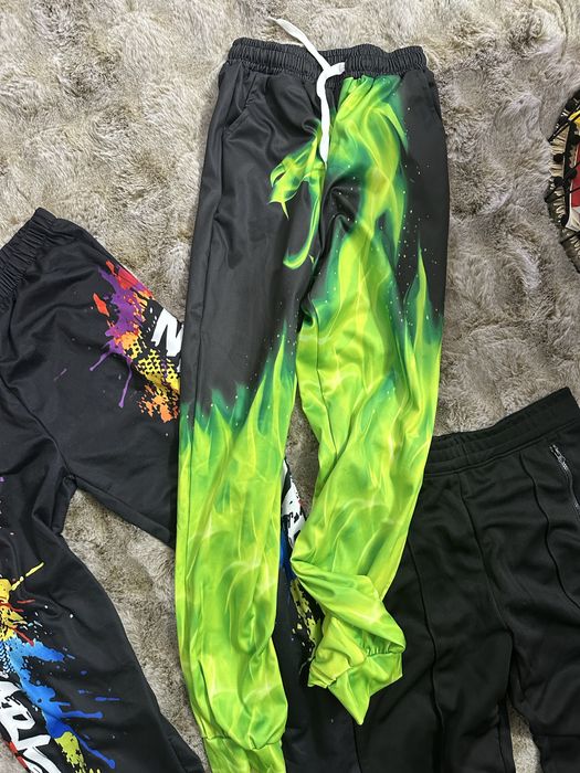 Vand 3 perechi pantaloni