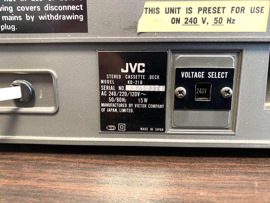 Чудесен касетен дек JVC