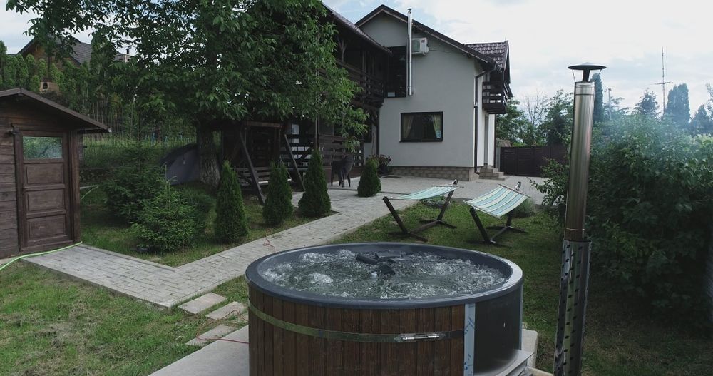 Inchiriem Cabana Casa City View