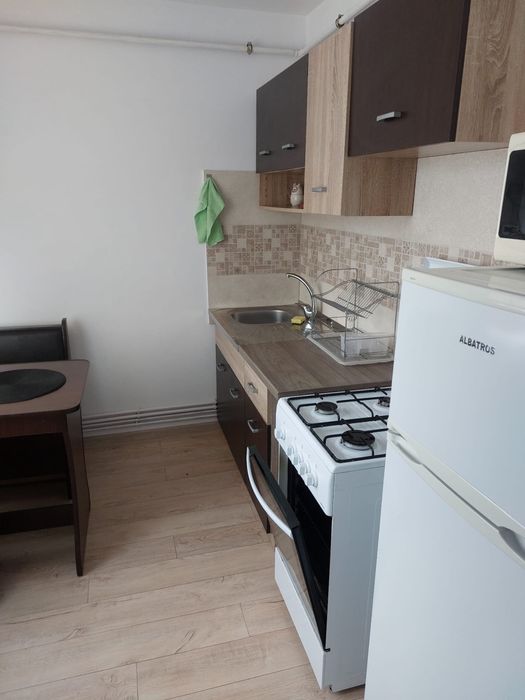 Inchiriez garsoniera