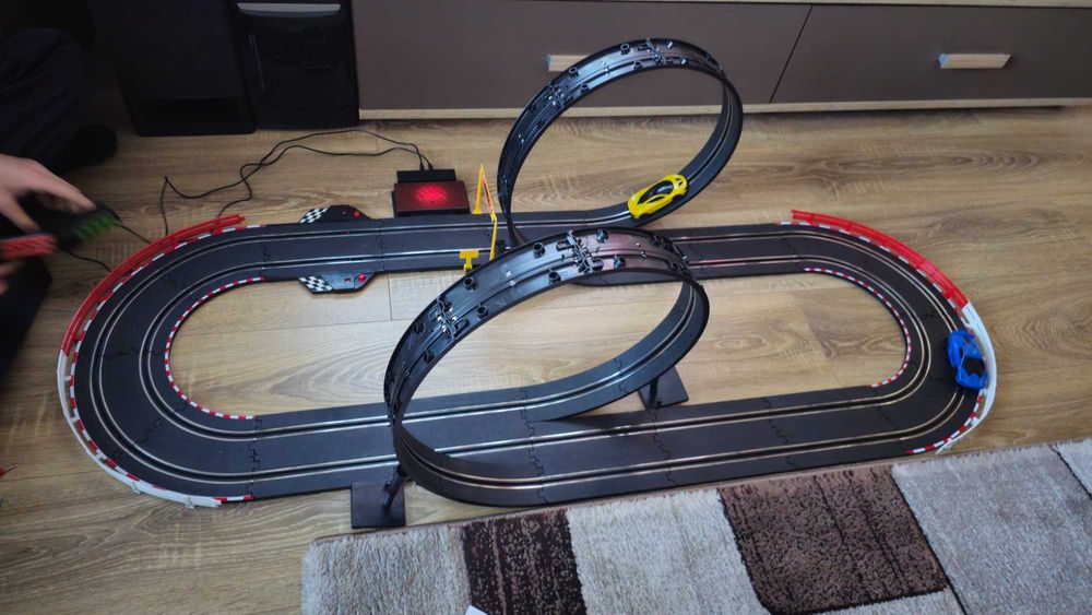 Състезателни колички с писта 1:43 за 6+