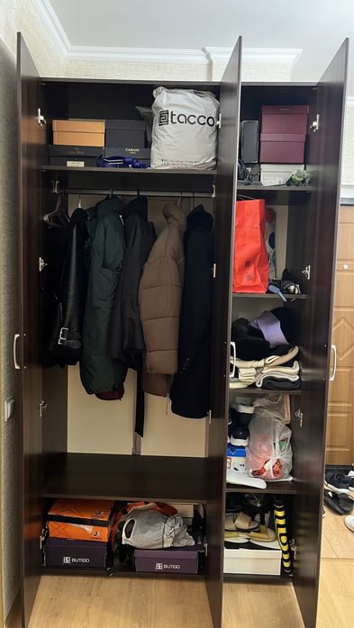 Шкаф распашенка с зеркалом