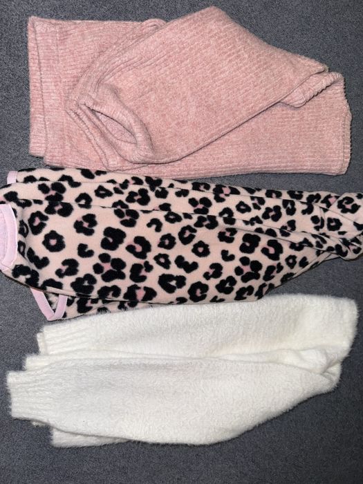 Кофточки мягкие на девочку 3 шт