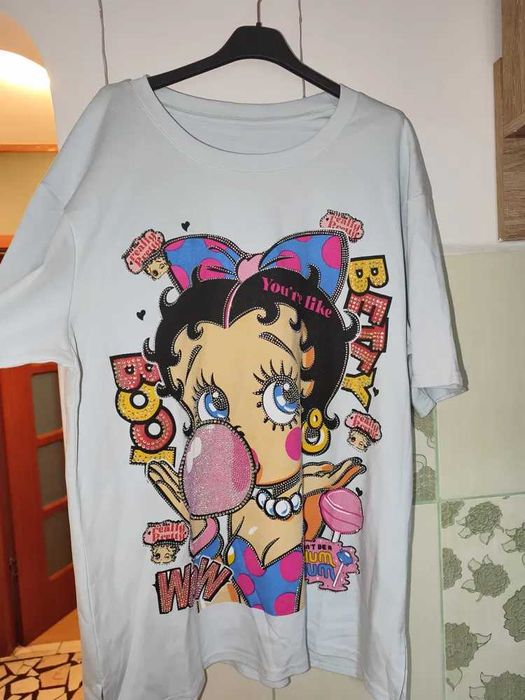 Tricou cu grafica colorata dama