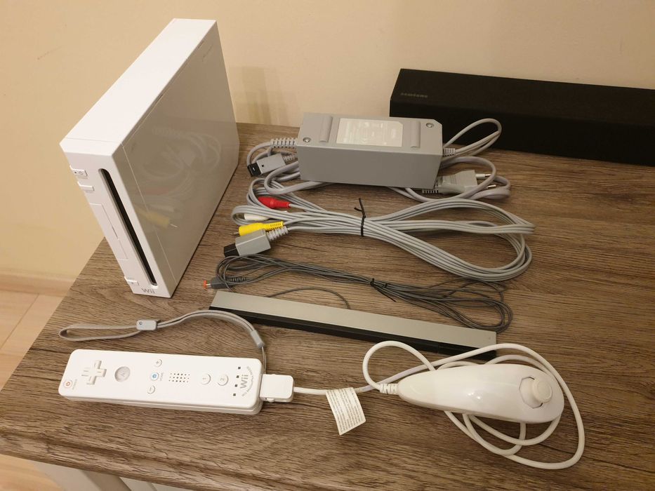 Nintendo Wii cu telecomanda Motion Plus - Complet functional